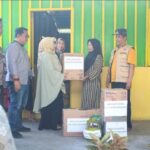 Ketua PKK Parepare, Serahkan Bantuan Kelengkapan Dapur ke Warga