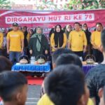 Ketua PKK Parepare Erna Rasyid Taufan Bagi-bagi Hadiah Diacara Porseni Kelurahan