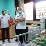 Bupati Pinrang Serahkan Bantuan Bagi Korban Kebakaran Desa Alitta
