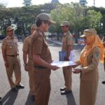 33 Orang PNSD Terima SK Kenaikan Pangkat Periode Februari 2024