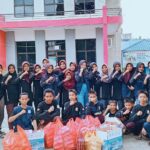 OSIS SMP 7 Duampanua Pinrang Bagi-bagi Paket Takjil Gratis