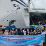 Akbar Ali Lepas Penumpang Mudik Gratis Menggunakan KM Dharma Kartika IX