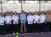 Pemkot Parepare Serahkan Insentif RT-RW, Imam dan Pegawai Syara