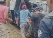 Jalan Rusak Parah, Kendaraan Sosialisasi Usman Marham Terjebak Semalaman di Basseang Pinrang