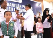 Realisasikan Janji, Pemkot Parepare Bagi-bagi Ribuan Seragam Sekolah